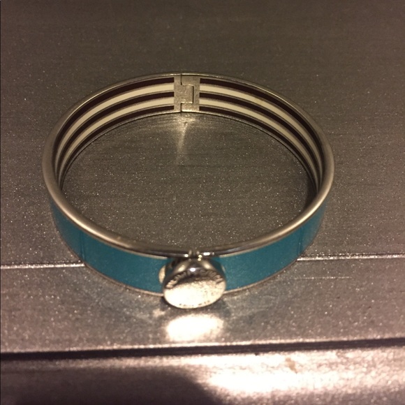henri bendel Jewelry - Henri Bendel Bangle henri bendel Jewelry - Henri Bendel Bangle