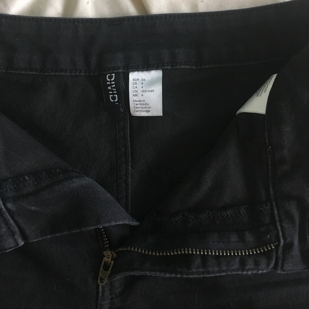Lightly worn - Picture 2 of 2