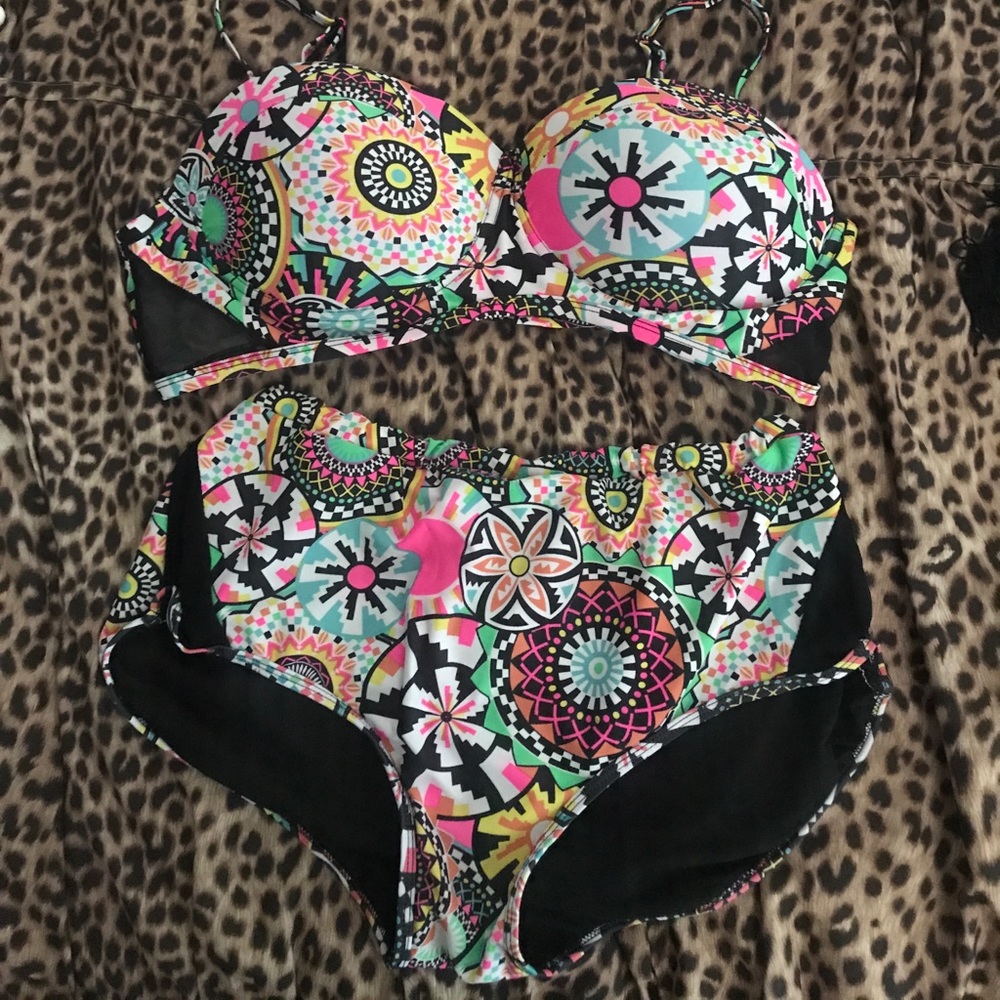 Two Piece hi waisted bikini adorable. Size 3x
