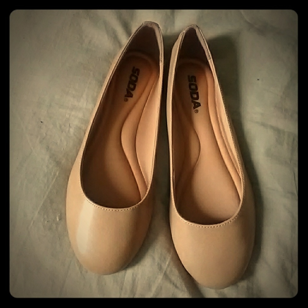Tan Soda Flats w/ memory foam