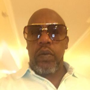 Meet your Posher, Dennis