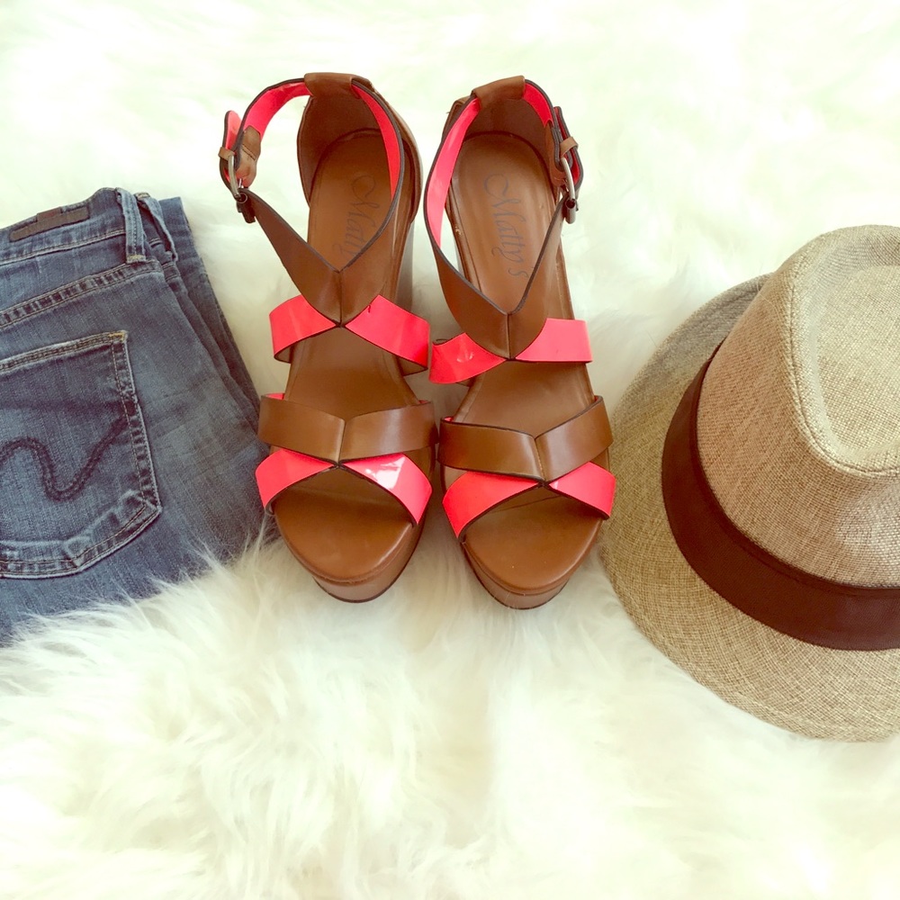 NWOT Matty neon pink wedges