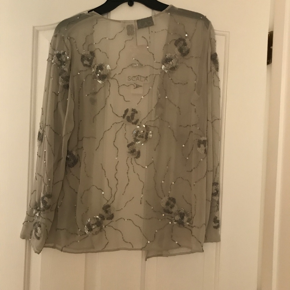 Gorgeous hand made garment - Picture 3 of 4