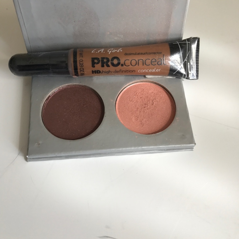 Eyeshadow and concealer bundle