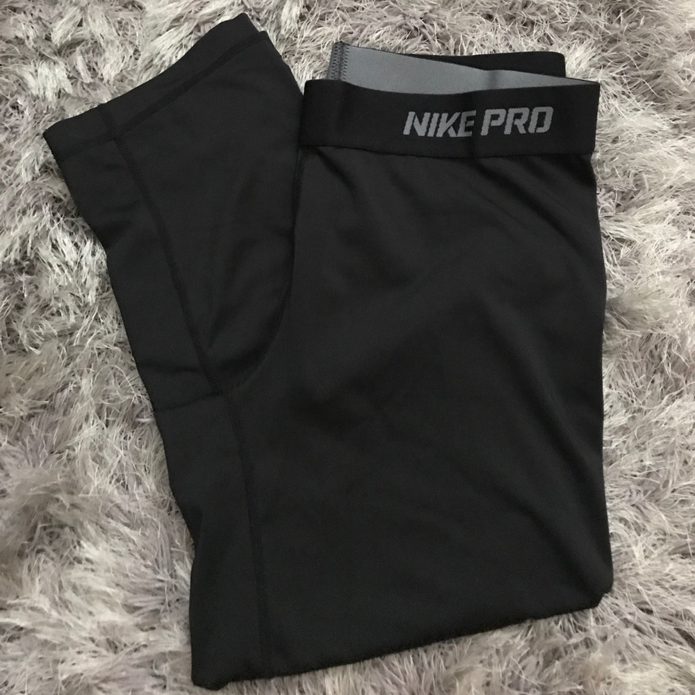 Black Nike Pro Crop Leggings