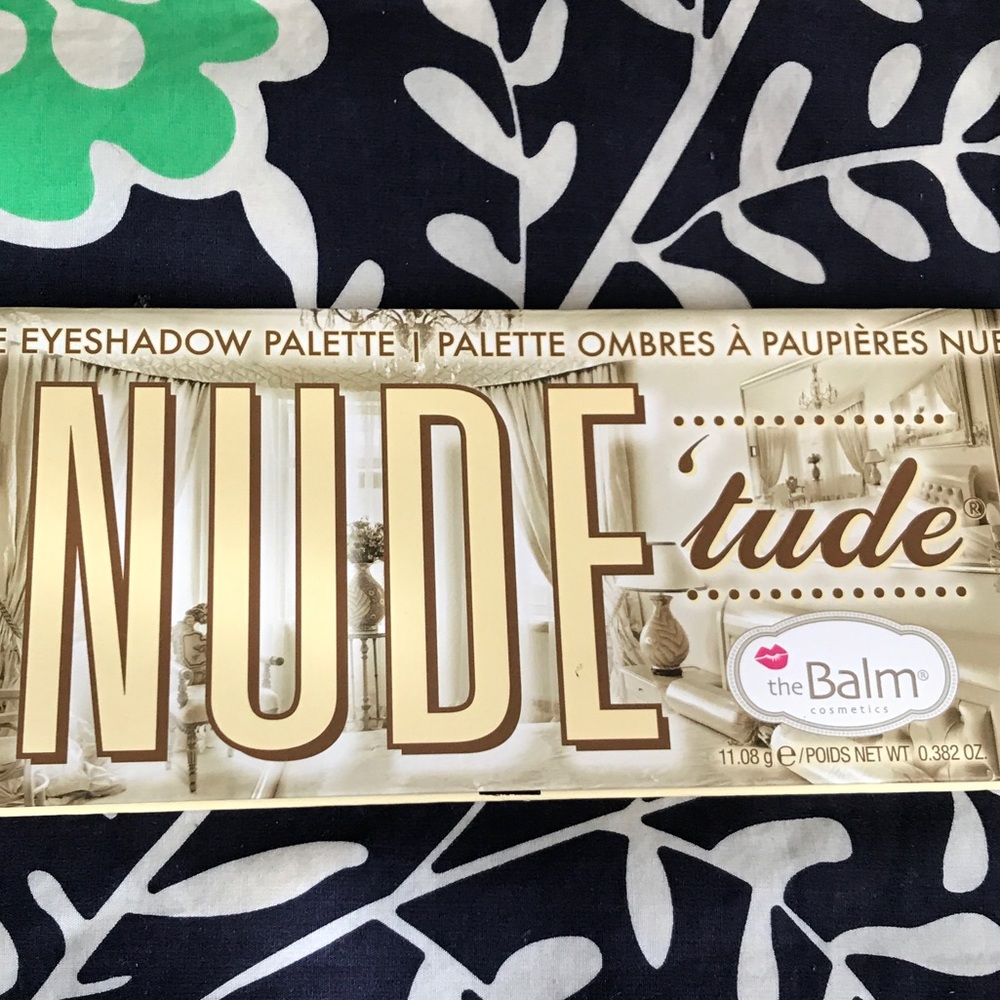 Lovely eyeshadow pallet for fall🍂🍁🍁🍂