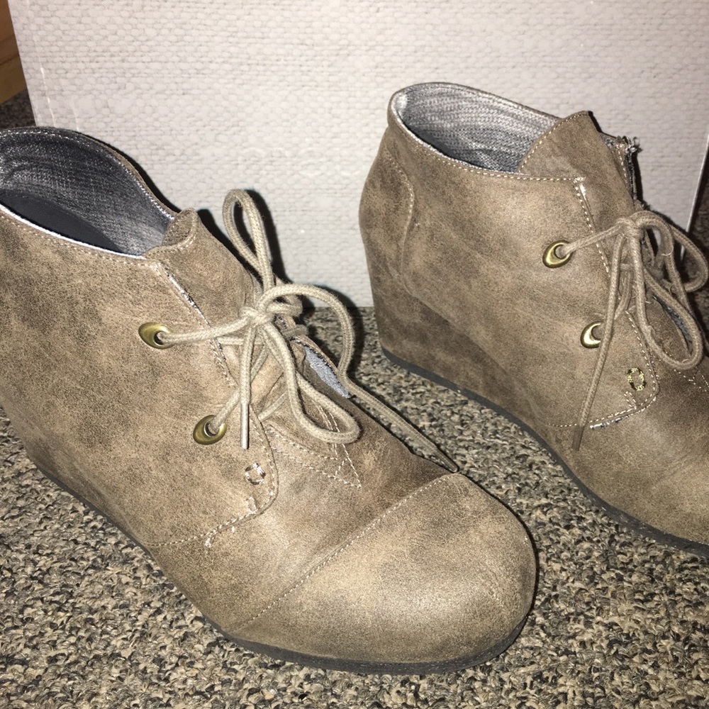 Darby Burnished wedges