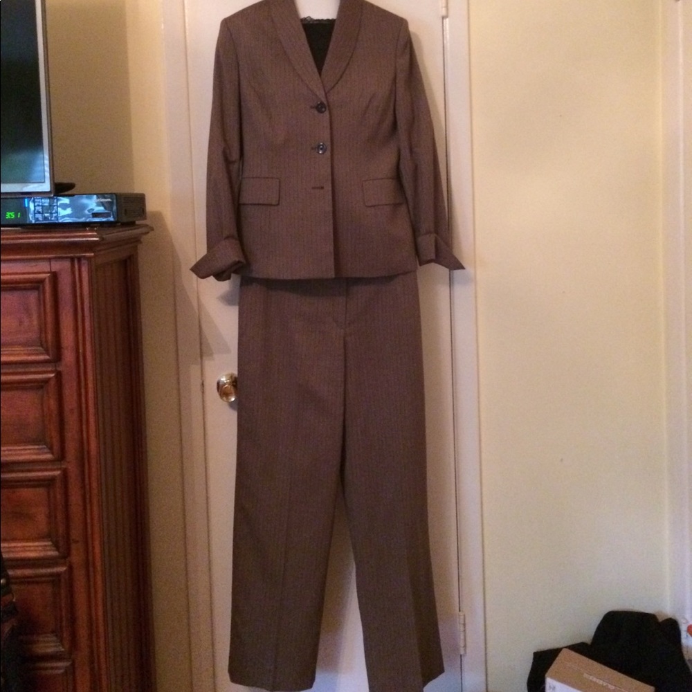 Women's Pant Suit