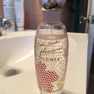Estée Lauder Pleasures Flower