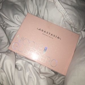 ABH NICOLE GUERRIERO GLOW KIT