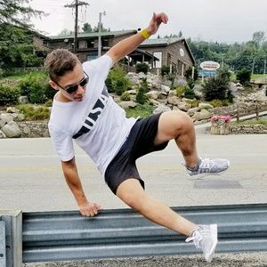 Meet your Posher, Jonathan