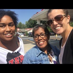 Meet your Posher, Connie