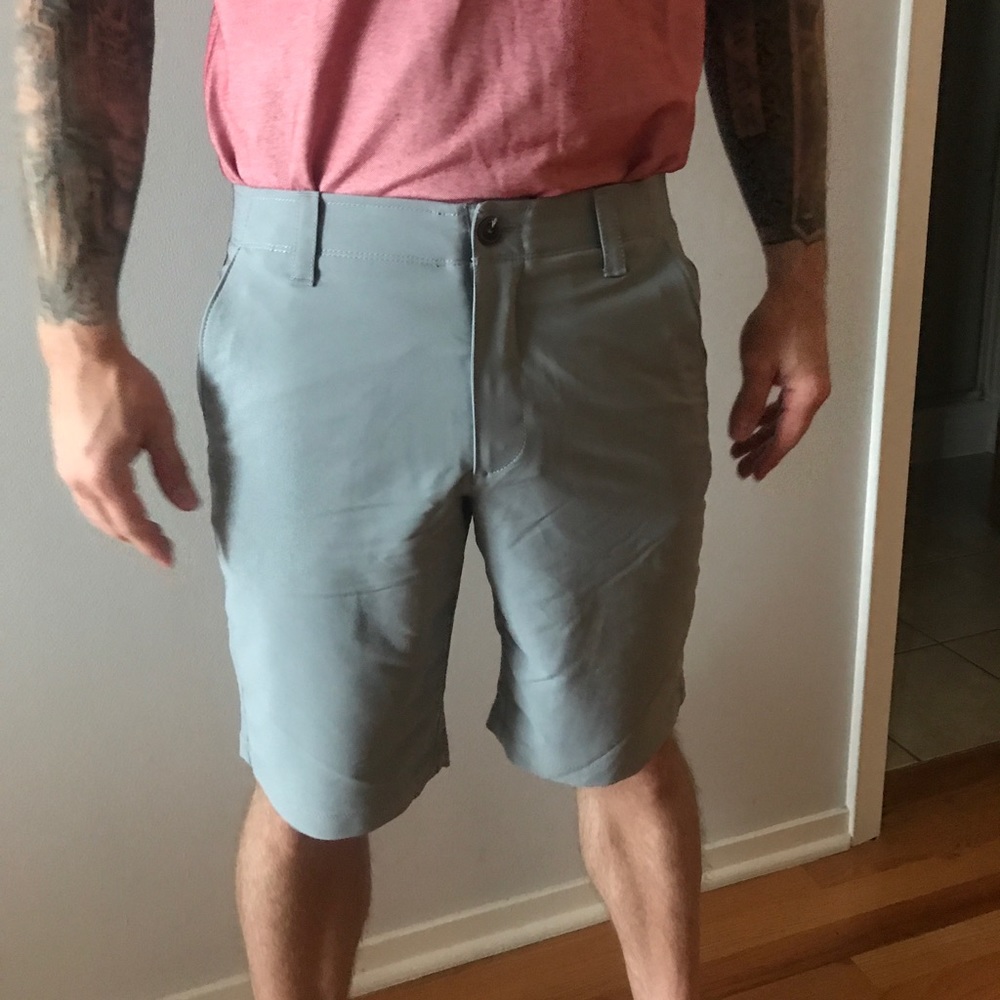 Under armour grey golf shorts -32