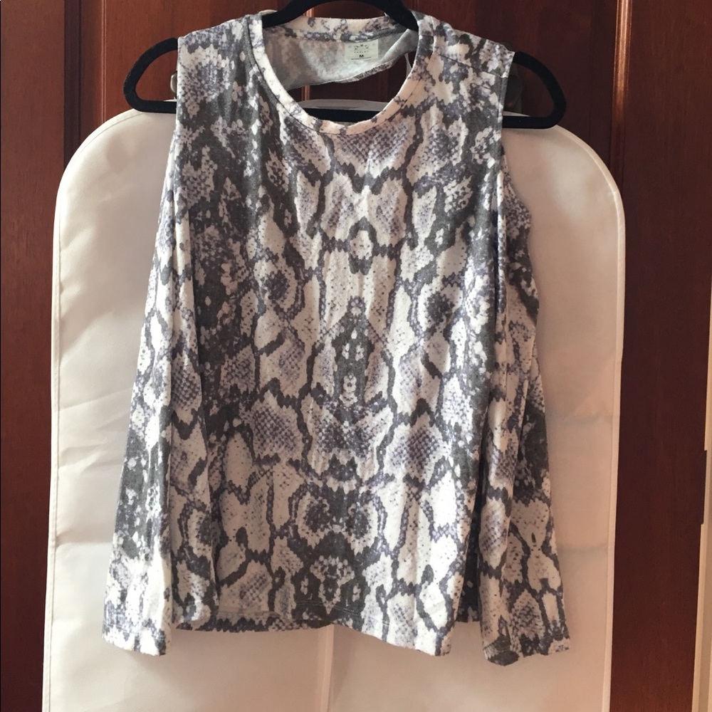 Open back long sleeve lightweight sweater