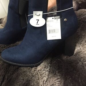 Brand New, navy blue booties