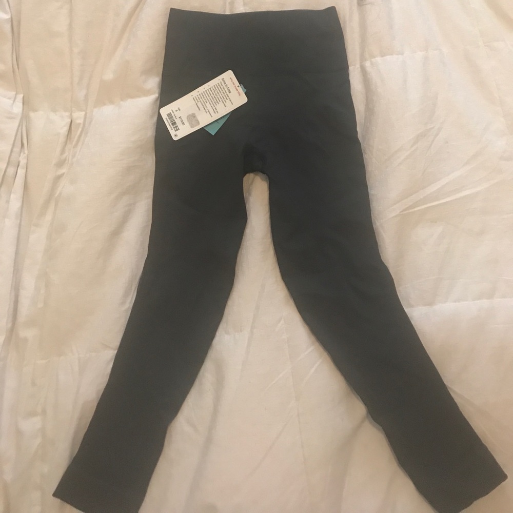 Lululemon crops size 6