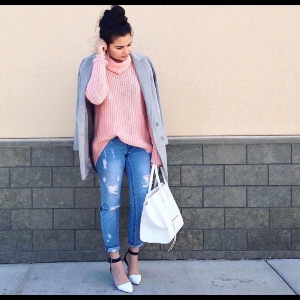 Distressed light wash boyfriend denim jeans