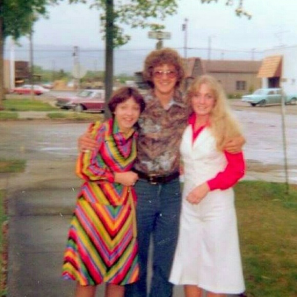 MEET THE POSHER, SHIRLEY - Picture 7 of 8