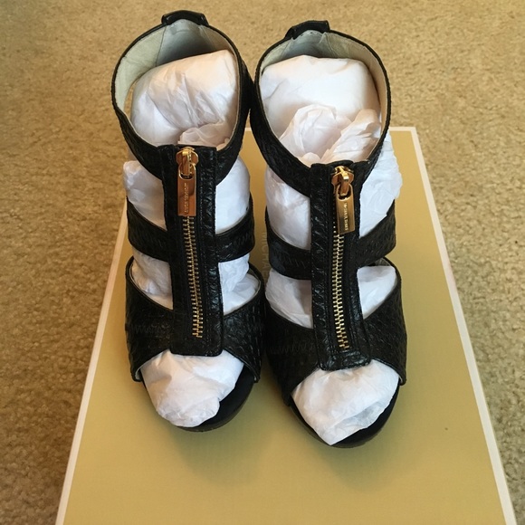 Michael Kors sandal - Picture 2 of 4