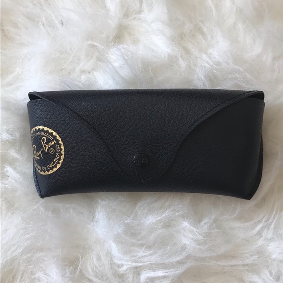 Ray Ban Clubmaster in Tortoise - Picture 2 of 6