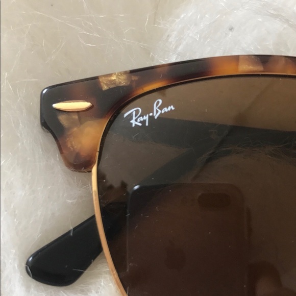 Ray Ban Clubmaster in Tortoise - Picture 3 of 6