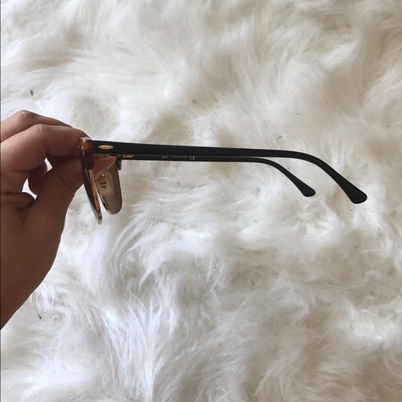 Ray Ban Clubmaster in Tortoise - Picture 4 of 6