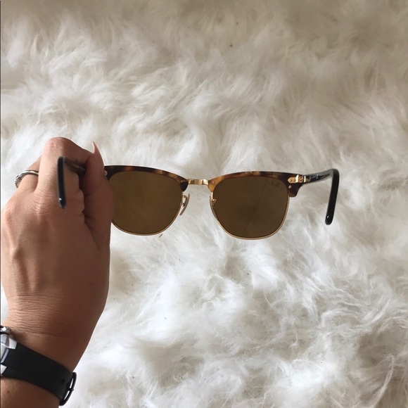 Ray Ban Clubmaster in Tortoise - Picture 5 of 6