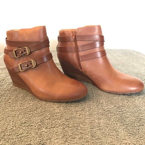 sofft wedge boots