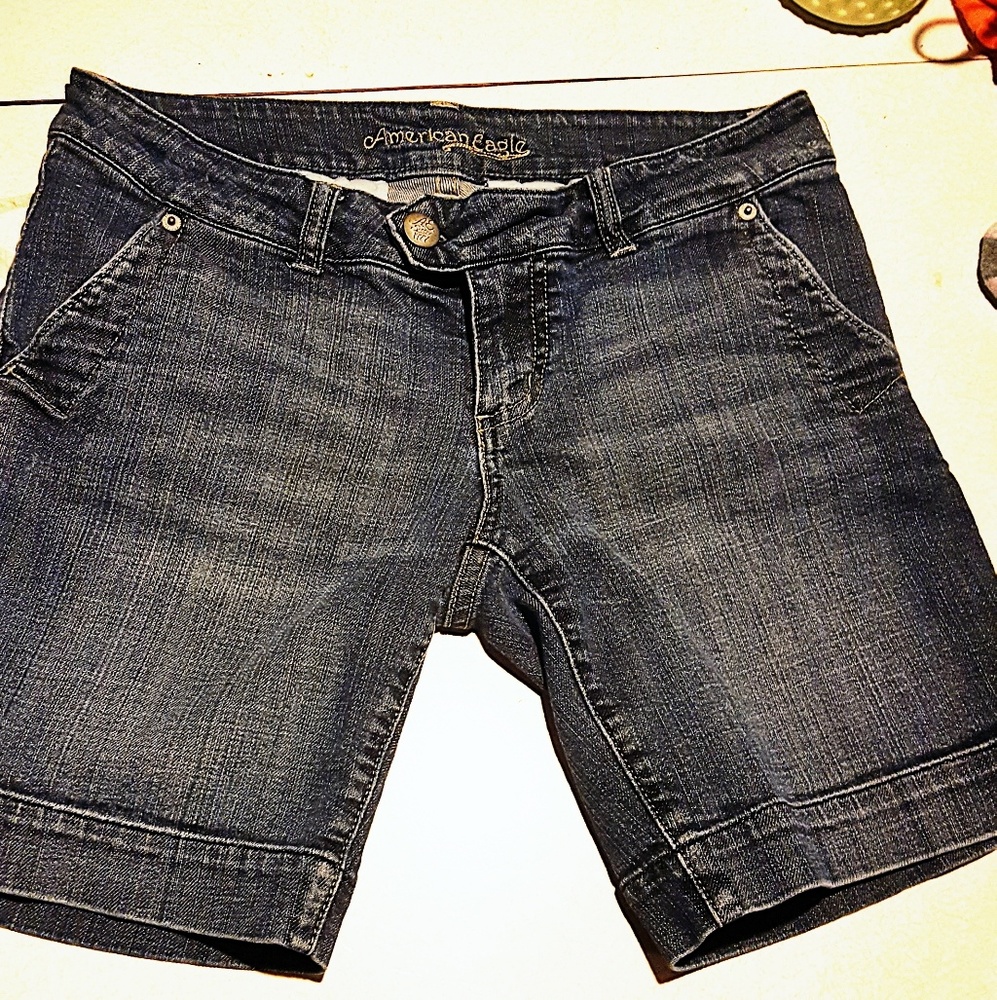 Medium wash AE Bermuda shorts