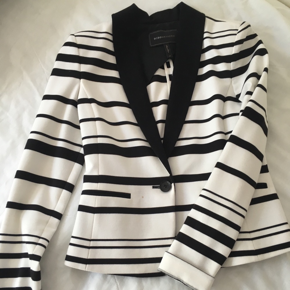 BCBGMAXAZRIA black and white blazer