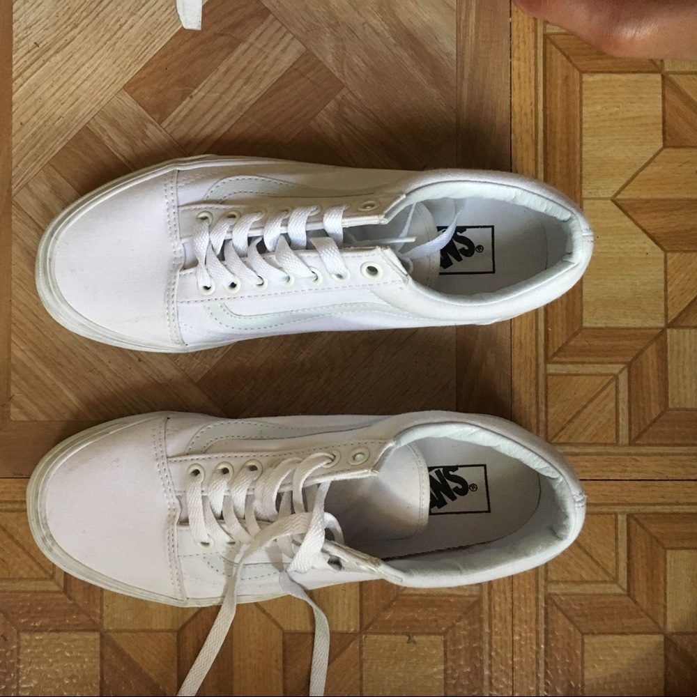 White size 9 women classic vans