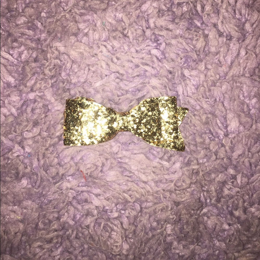 Sparkly golden bow!❤️