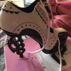 BRASS KNUCKLE TUXEDO HEELS