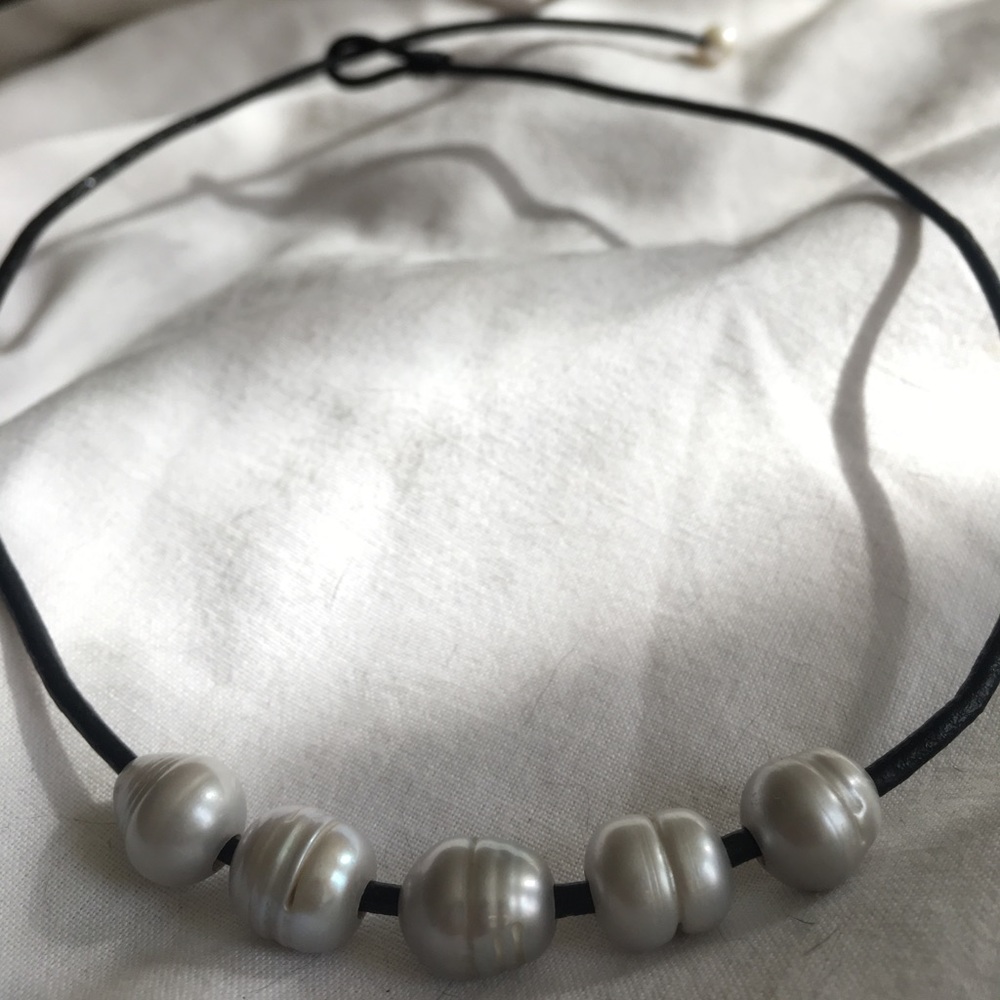 Real Pearl Choker (leather necklace)