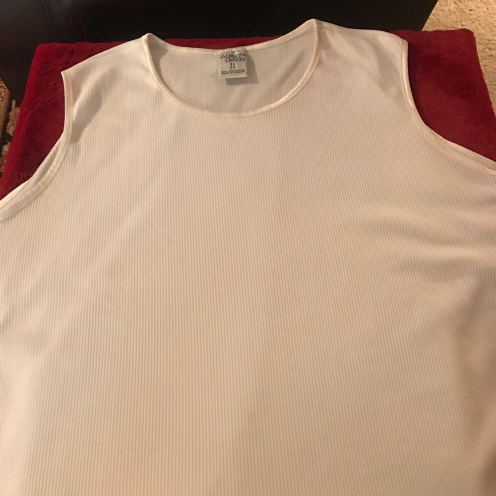 Allison Daley white shell 3x