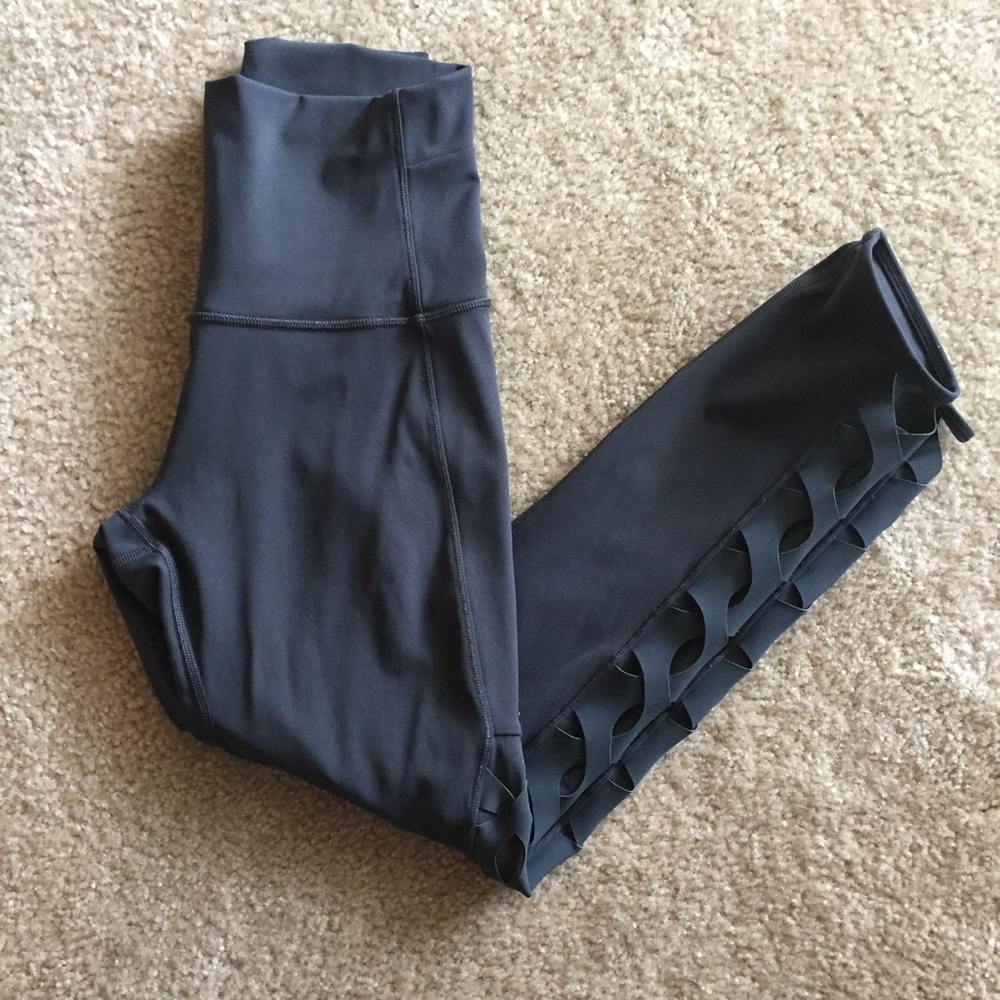 lululemon 7/8 Grey Tights - mesh texture design