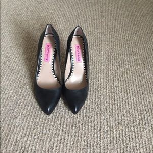 Betsey Johnson black leather heels