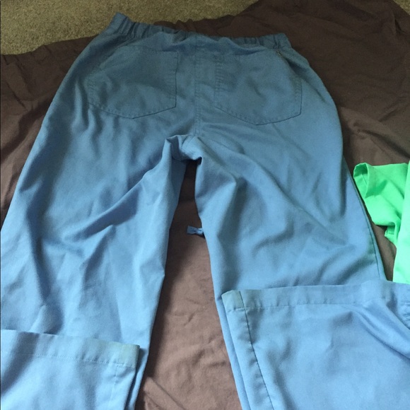 Scrub set - Picture 3 of 5