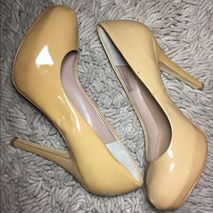 Steve Madden nude classic pumps