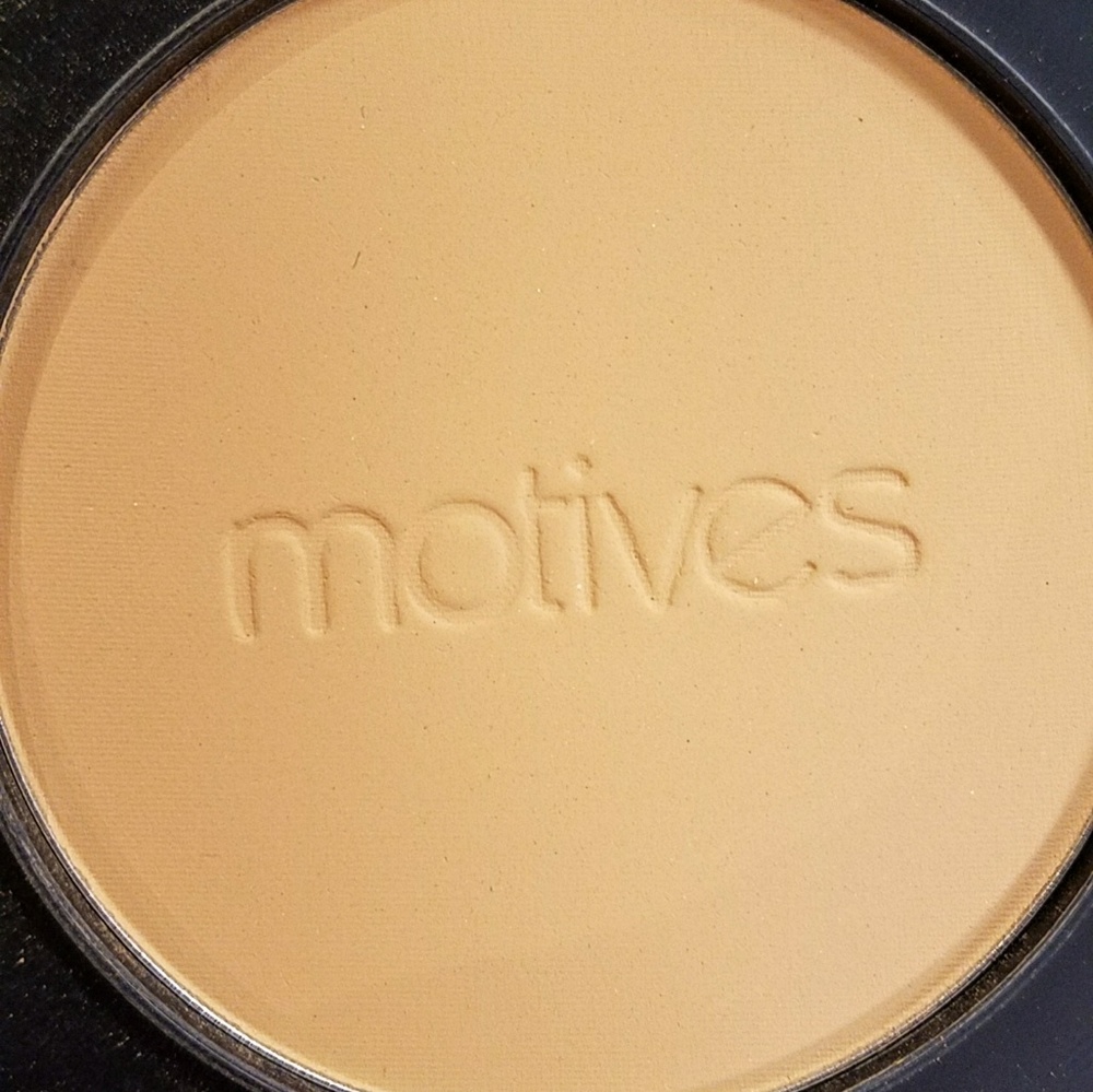 Motives Photo Finish Full Coverage Pressed Powder