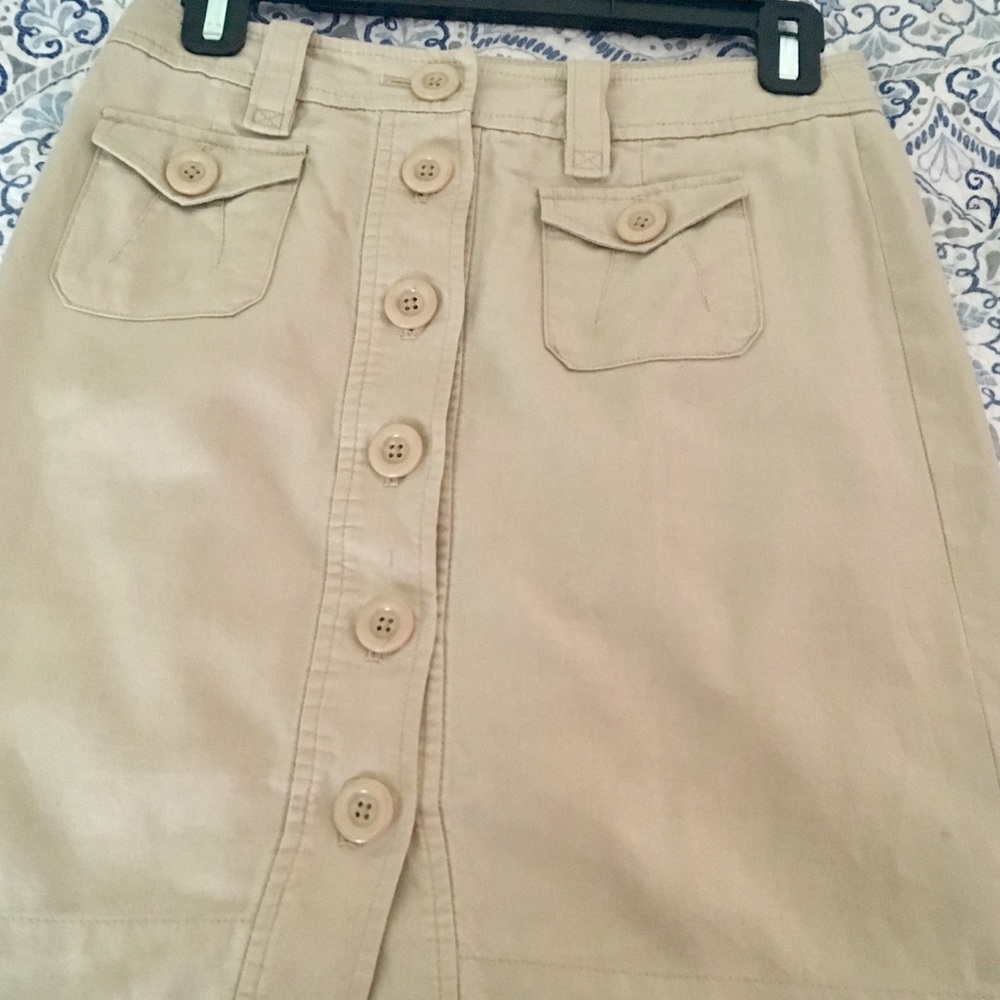 Banana Republic khaki button front skirt