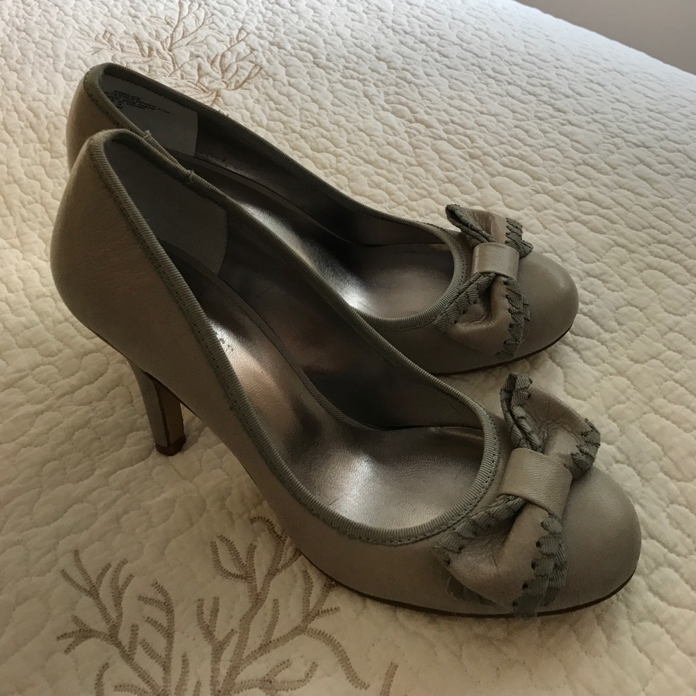 Gray heels