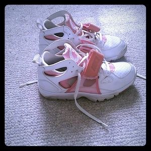 White and pink Nike trainer top huaraches