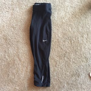 Nike - Black - Capri Legging