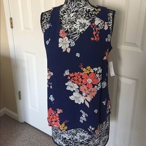 Cute v-neck flower printed top