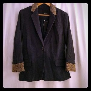 Blazer with chains on collar and sleeves.