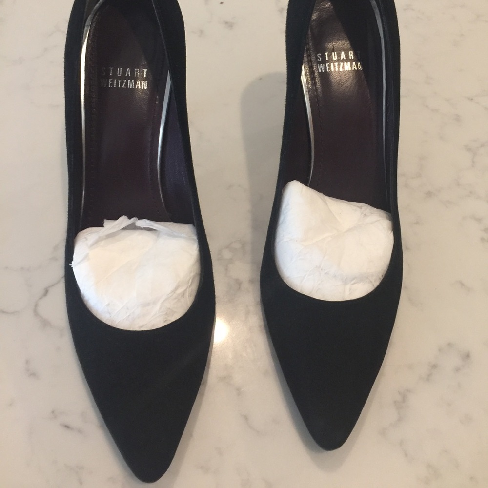 Stuart Weitzman suede pump