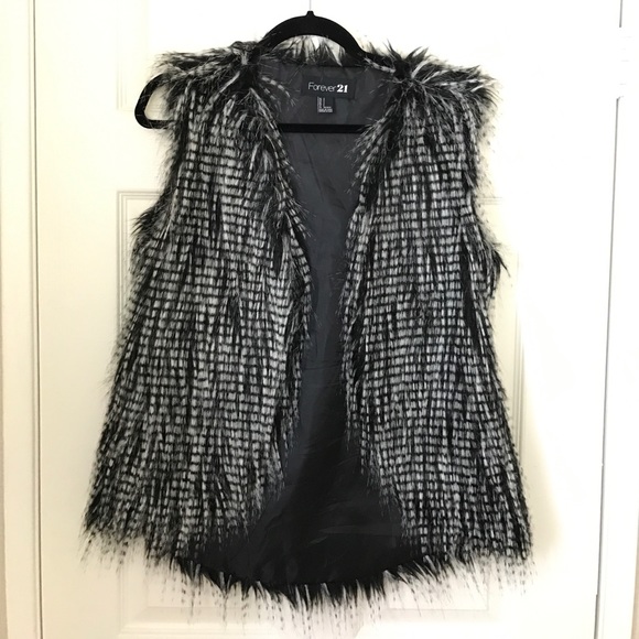 Forever 21 Jackets & Blazers - Black & White Faux Fur Vest