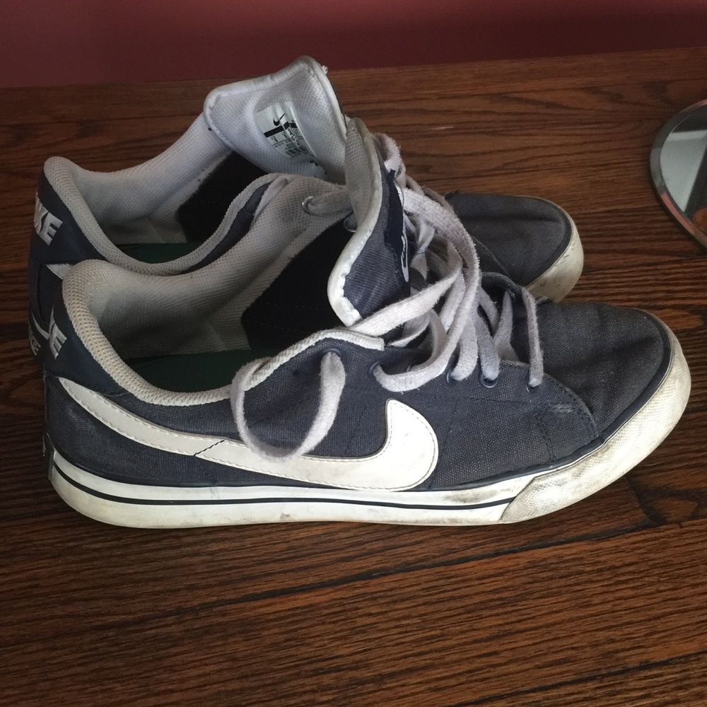 Nike Tennis Shoes