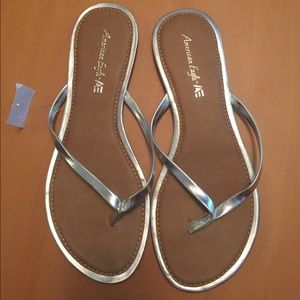American Eagle Flip Flops